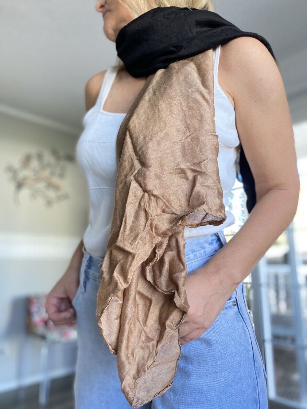 Liz Claiborne Black and Beige gradient scarf 55x40